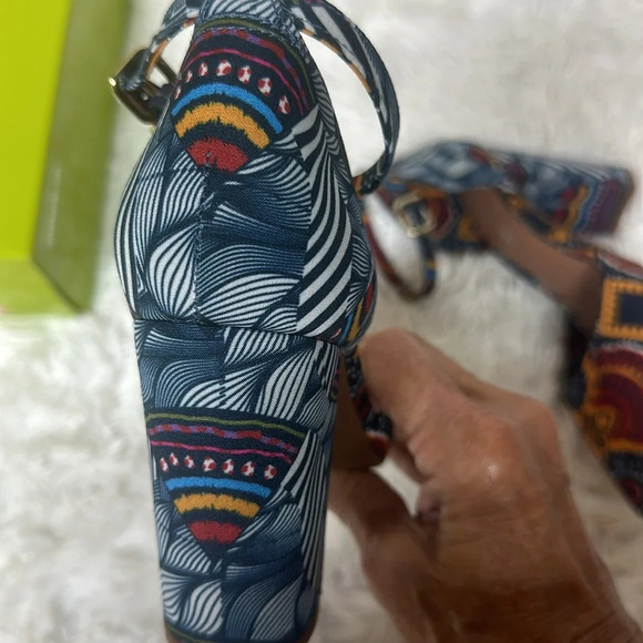 Gianni Bini 6.5 Bronlynn Ankle Strap Chunky Heel Jewel Tones Folk Art Design New - Picture 3 of 10